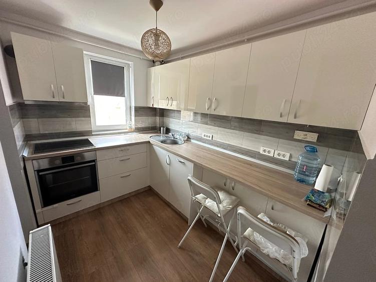 Apartament cu 2 camere semidecomandat, mobilat în Central