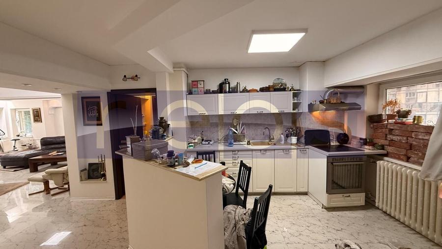 Apartament cu 4 camere, mobilat în Unirii