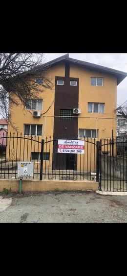 Casă cu 9 camere cu Teren 640 Mp în Agigea