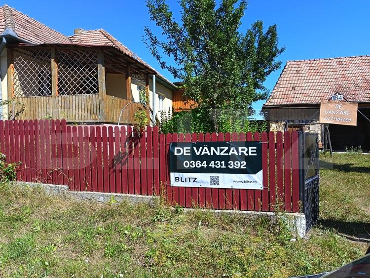 Casă individuală cu 2 camere cu Canalizare în Petrești