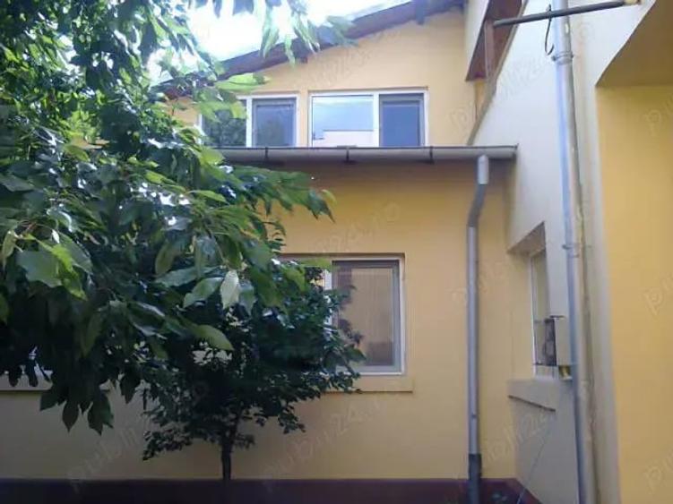 Casă cu 6 camere cu Teren 360 Mp în Central