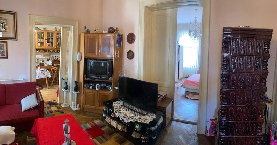 Apartament cu 4 camere decomandat în Central