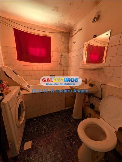 Apartament cu 4 camere semidecomandat în Berceni