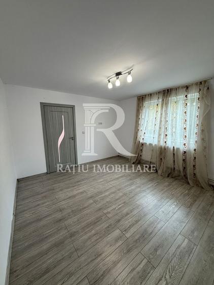 Casă individuală cu 3 camere cu Canalizare în Stracoș