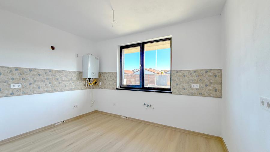 Duplex cu 3 camere cu Canalizare în Sânpetru