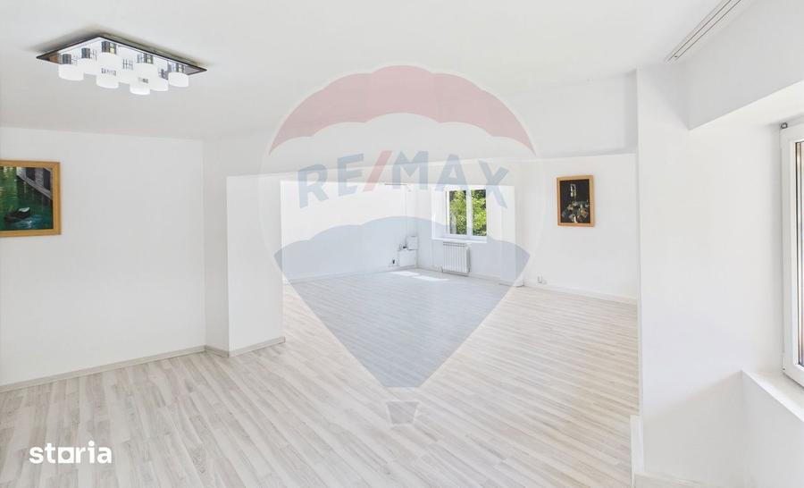 Apartament cu 5 camere în Tineretului