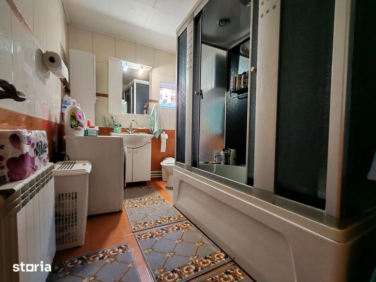 Casă cu 3 camere decomandat cu Teren 1540 Mp în Central