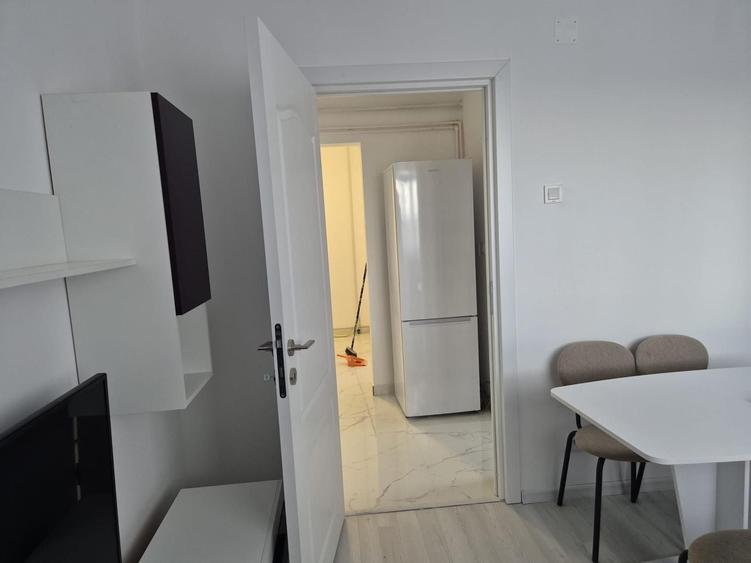 Inchiriez apartament 3 camere decomandat - 7