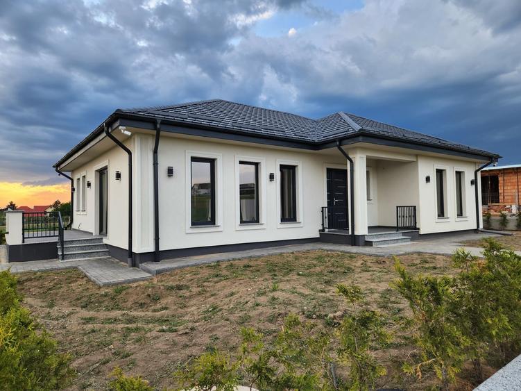 Casă cu 4 camere cu Teren 540 Mp în Central