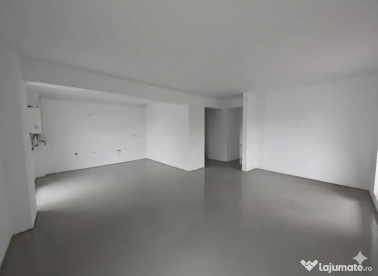 Apartament cu 4 camere semidecomandat în Florești