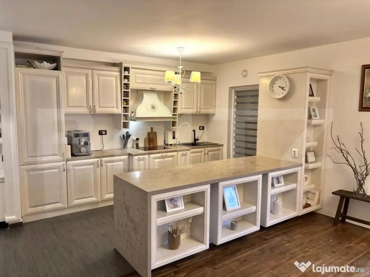 Apartament cu 4 camere semidecomandat în Florești