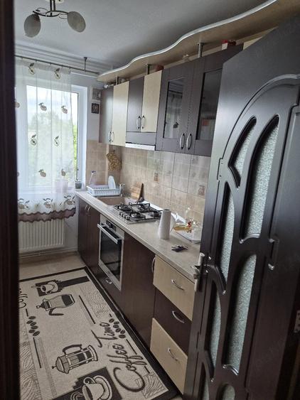 Apartament cu 2 camere semidecomandat în Podu Roș