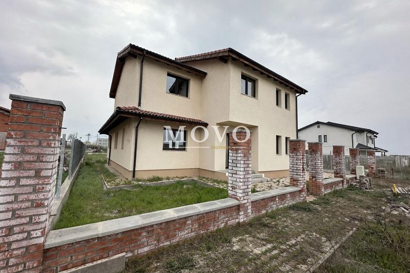 Casă individuală cu 4 camere cu Canalizare în Săcălaz