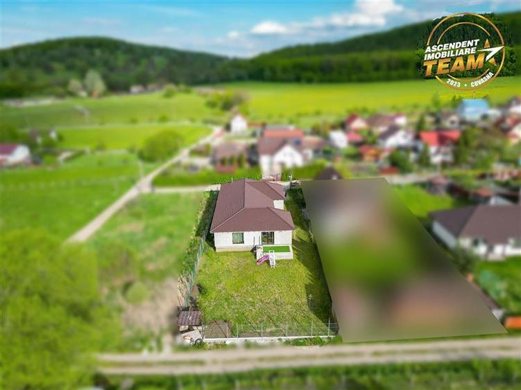 Casă individuală cu 4 camere cu Teren 800 Mp în Periferie
