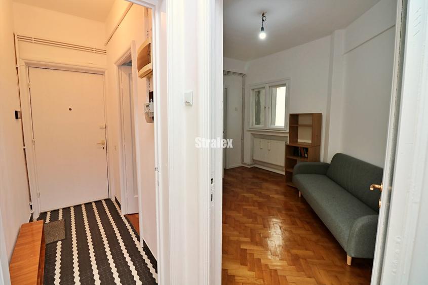 Apartament cu 3 camere circular în P-ța Unirii