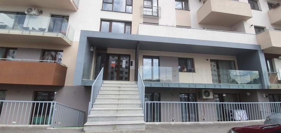 Apartament cu 3 camere decomandat în Exterior Vest