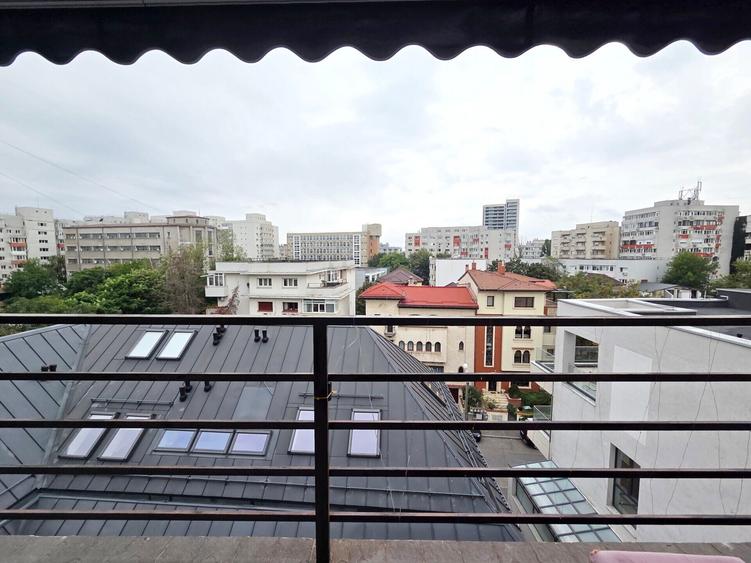 Apartament cu 3 camere semidecomandat, mobilat în Arcul de Triumf