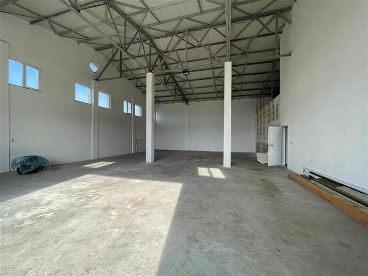 Spațiu industrial, de 220 mp, în Vest