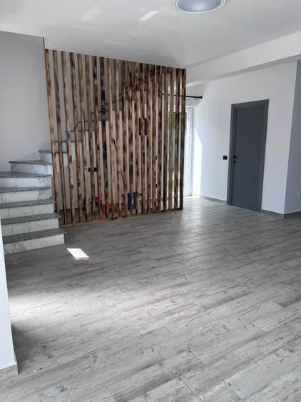Duplex cu 5 camere cu Canalizare în Central