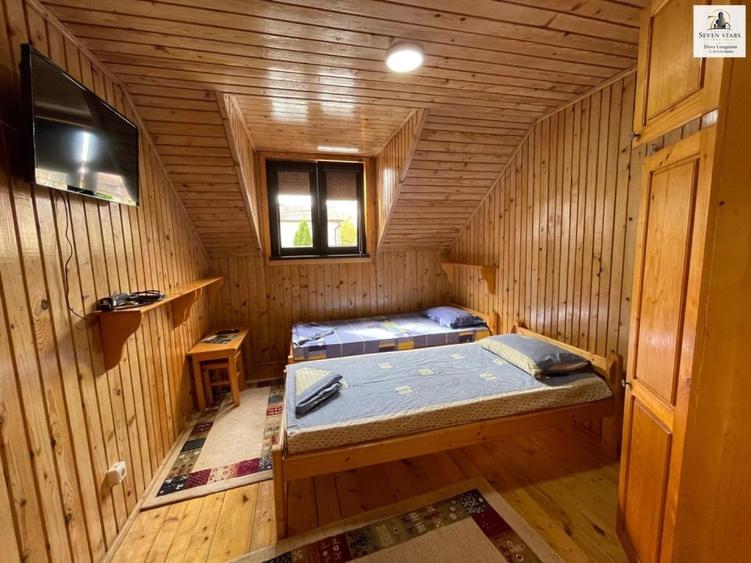 Casă individuală cu 9 camere cu Canalizare în Central