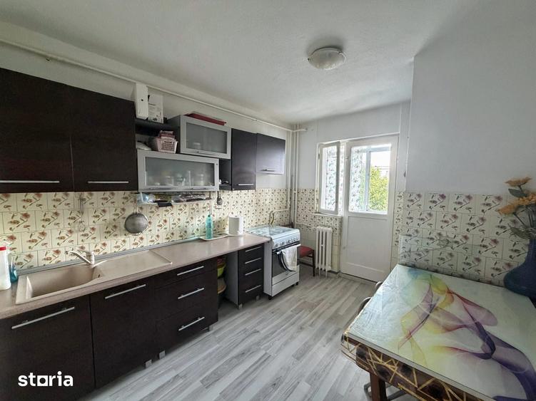 Apartament cu 3 camere decomandat în Republicii