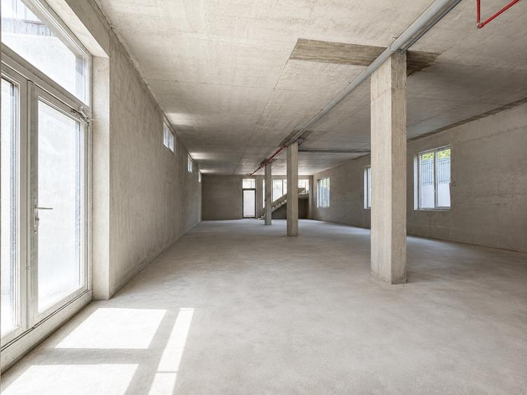 Spațiu comercial, de 177 mp, în Florești