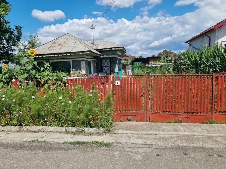 Casă cu 3 camere în Bătești