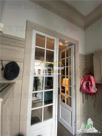 Casă cu 7 camere cu Teren 220 Mp în Central