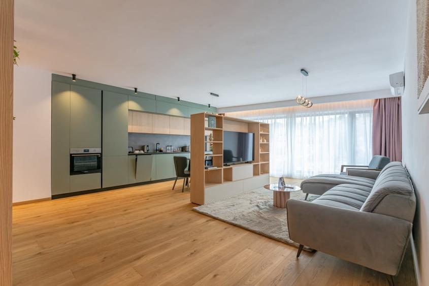 Apartament cu 4 camere decomandat, mobilat în Central