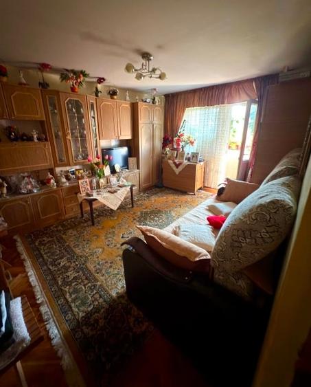 Apartament cu 2 camere decomandat, mobilat în Central