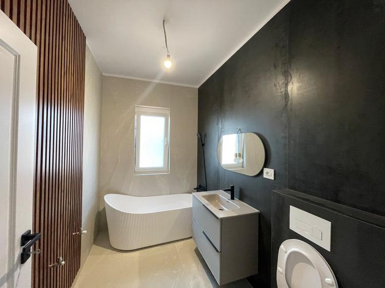 Duplex cu 4 camere cu Canalizare în Covaci