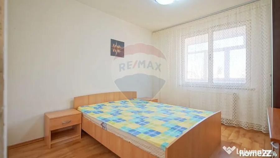 Apartament cu 3 camere semidecomandat în Astra