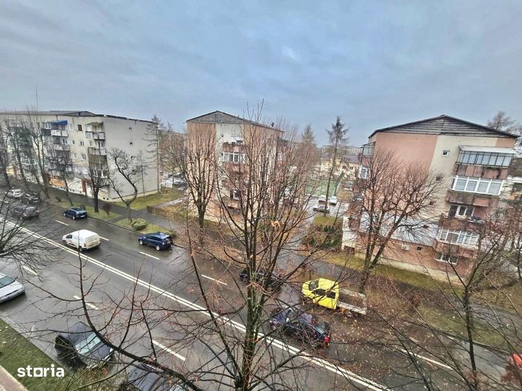 Apartament cu 3 camere decomandat în Micro 17