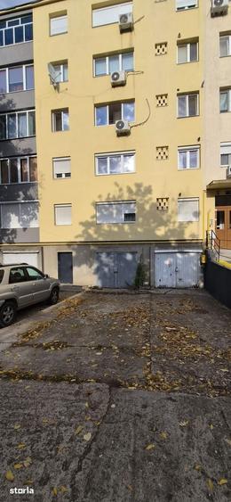 Apartament cu 3 camere semidecomandat în Circumvalațiunii