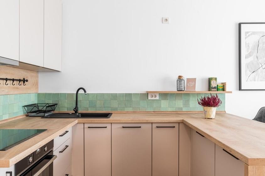 Apartament cu 2 camere semidecomandat, mobilat în 1 Mai