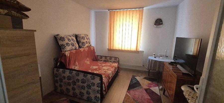 Casă cu 2 camere cu Teren 400 Mp în Central