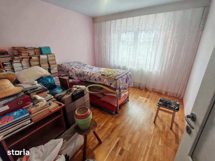 Apartament cu 3 camere decomandat în Dofteana