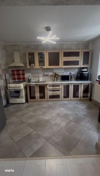 Casă cu 4 camere în Central