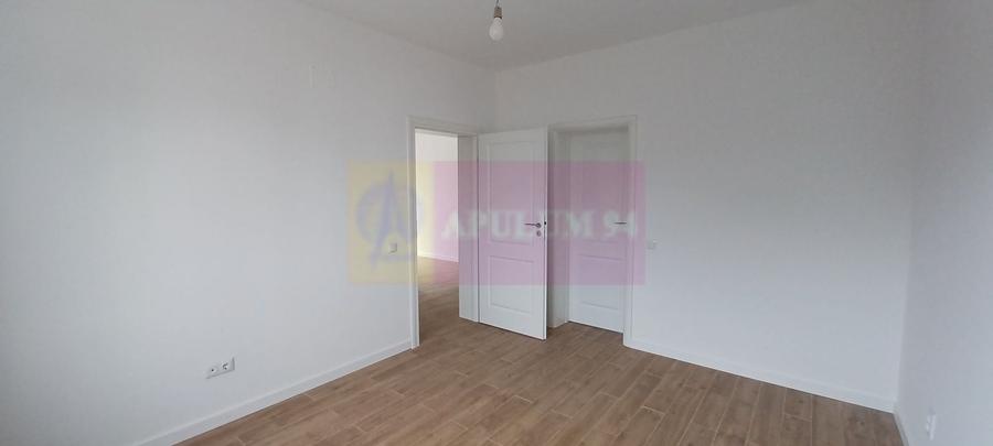 Casă individuală cu 4 camere decomandat cu Canalizare în Săbăreni