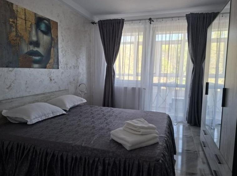 Apartament cu 3 camere semidecomandat , zona Centrala - 2