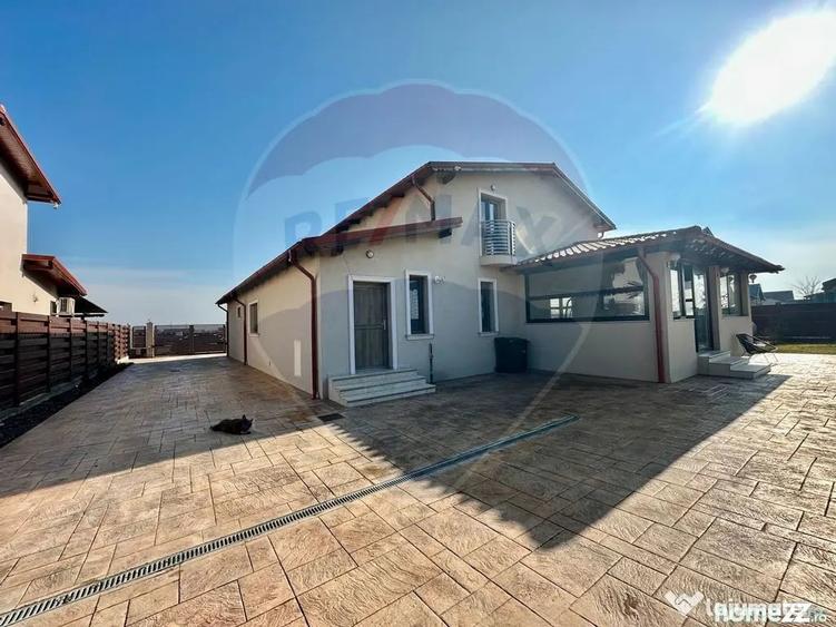 Casă cu 7 camere cu Teren 960 Mp în Vânători