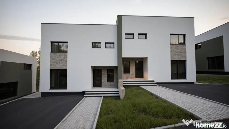 Casă cu 4 camere cu Teren 235 Mp în Central