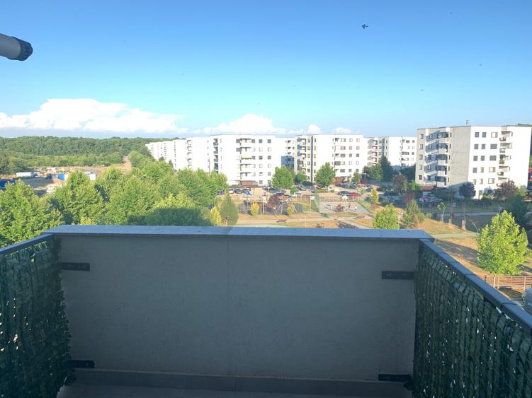 Apartament cu 3 camere semidecomandat în Băneasa