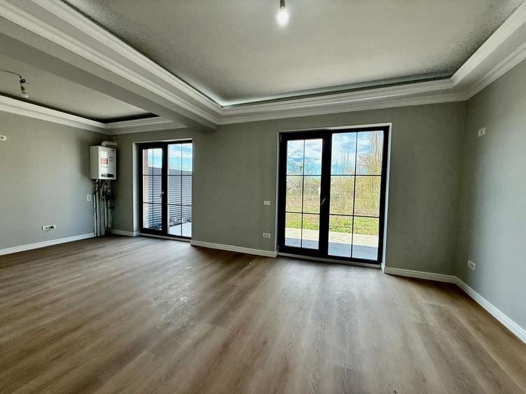 Duplex cu 4 camere cu Canalizare în Vest