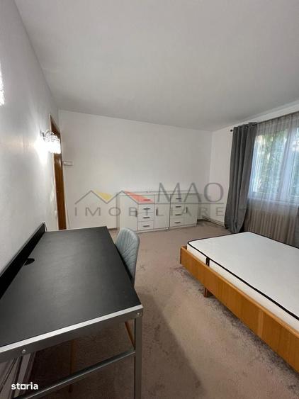 Apartament cu 4 camere decomandat în Cornișa
