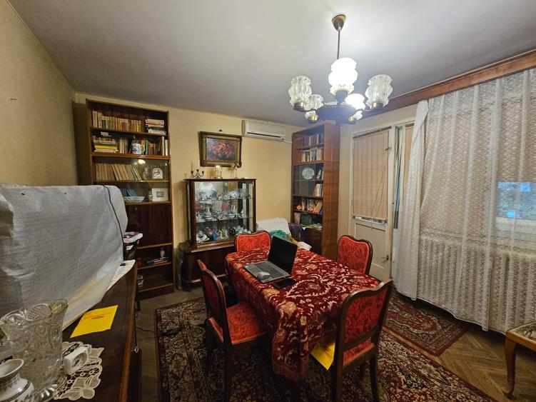 Apartament cu 3 camere decomandat, mobilat în Titan