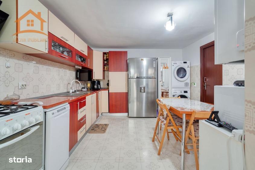 Casă cu 5 camere cu Canalizare în Central