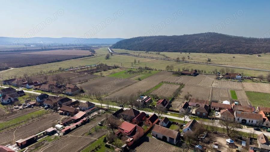 Teren de 2970 mp, în Odvoș