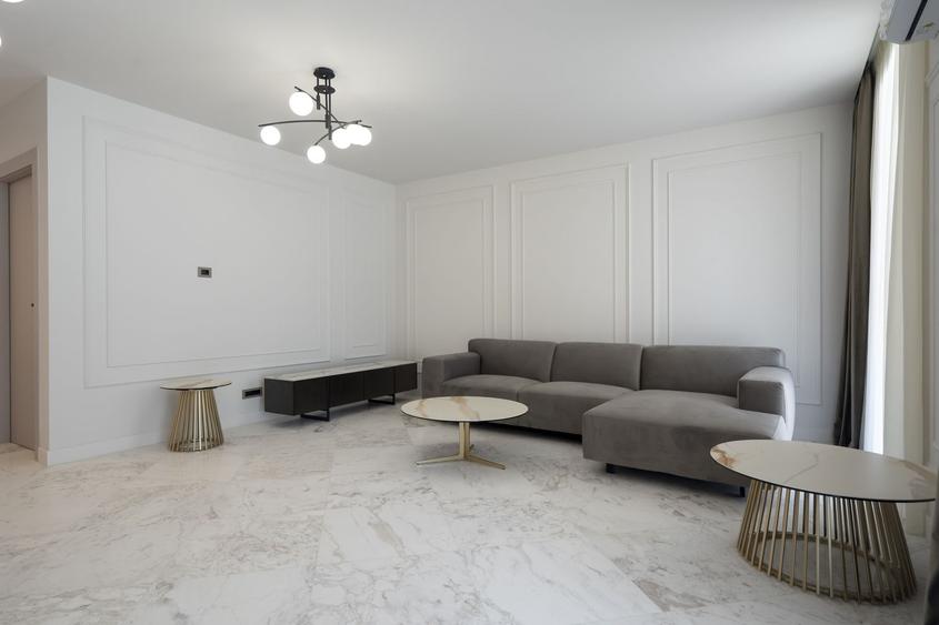 Apartament cu 4 camere decomandat în Sud-Vest