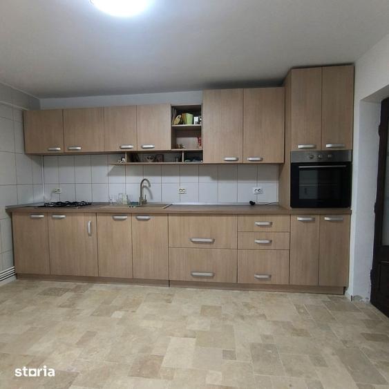 Casă cu 5 camere cu Teren 1070 Mp în Bucium